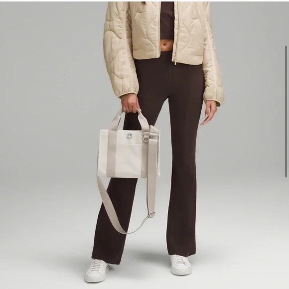 Lululemon Two Tone Canvas Tote Mini Bag 4.5L Mojave Tan/Light Ivory NWT - Picture 2 of 8